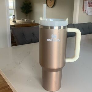 Stanley Metallic Travel Mug with Cream Handle